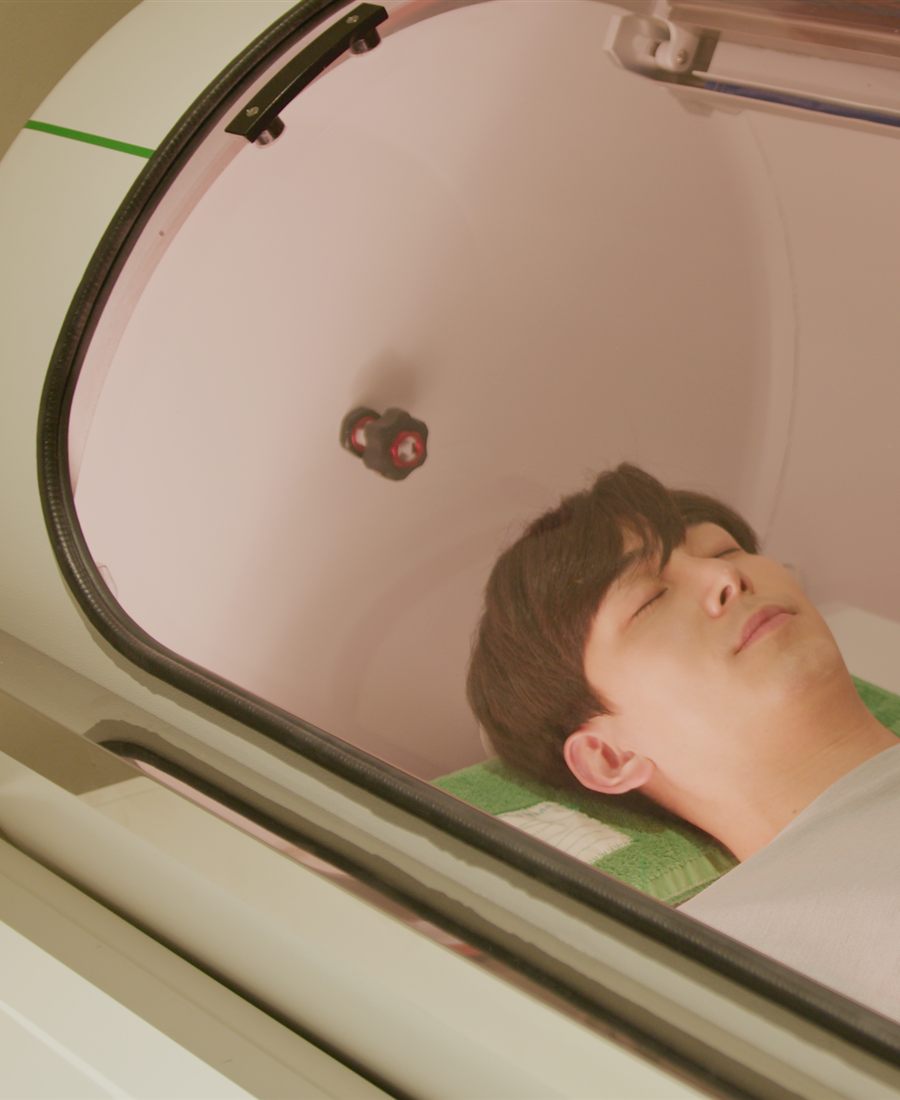 Hyperbaric oxygen chamber